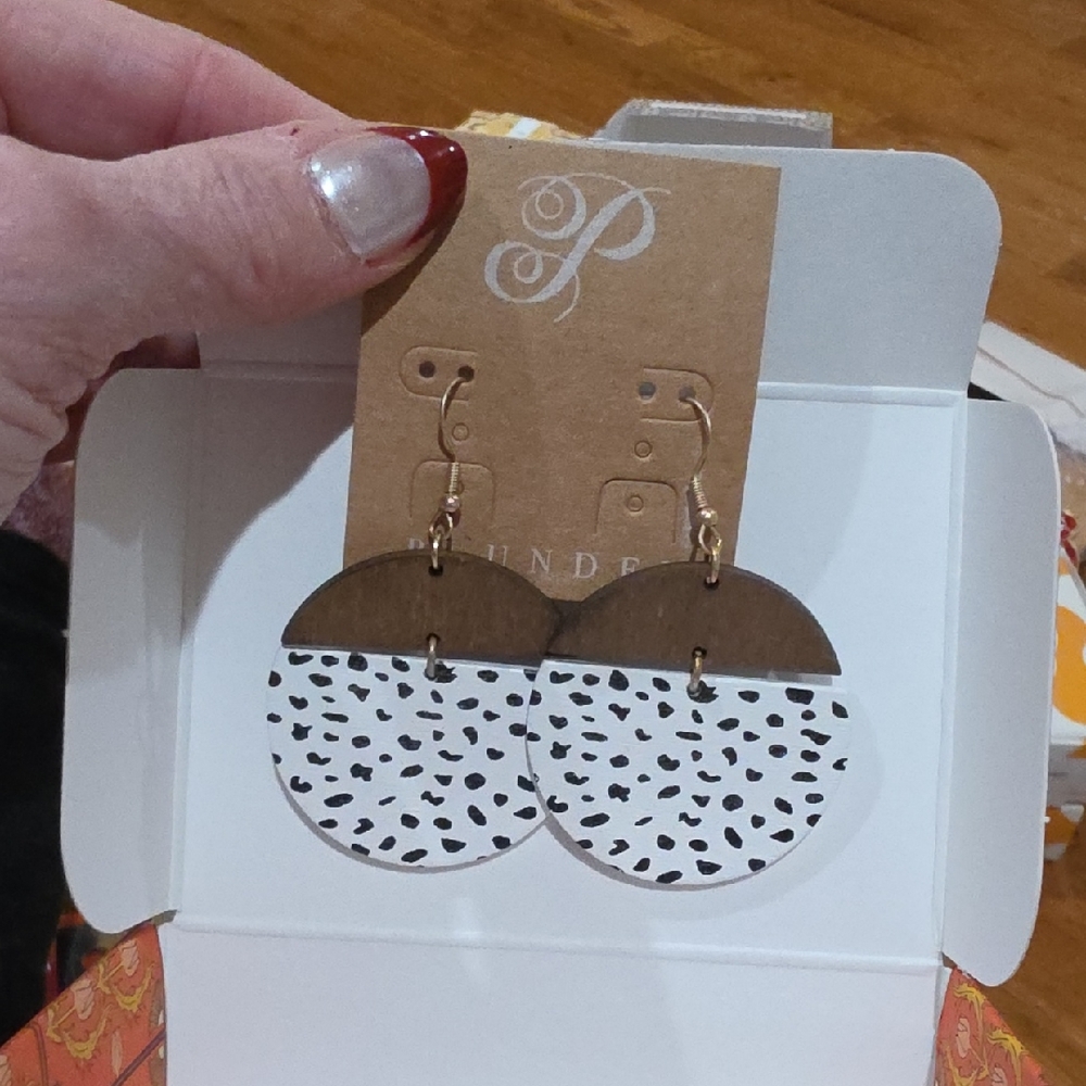 Plunder Two-Tone White Speckled and Brown Drop Earrings - Picture 1 of 2